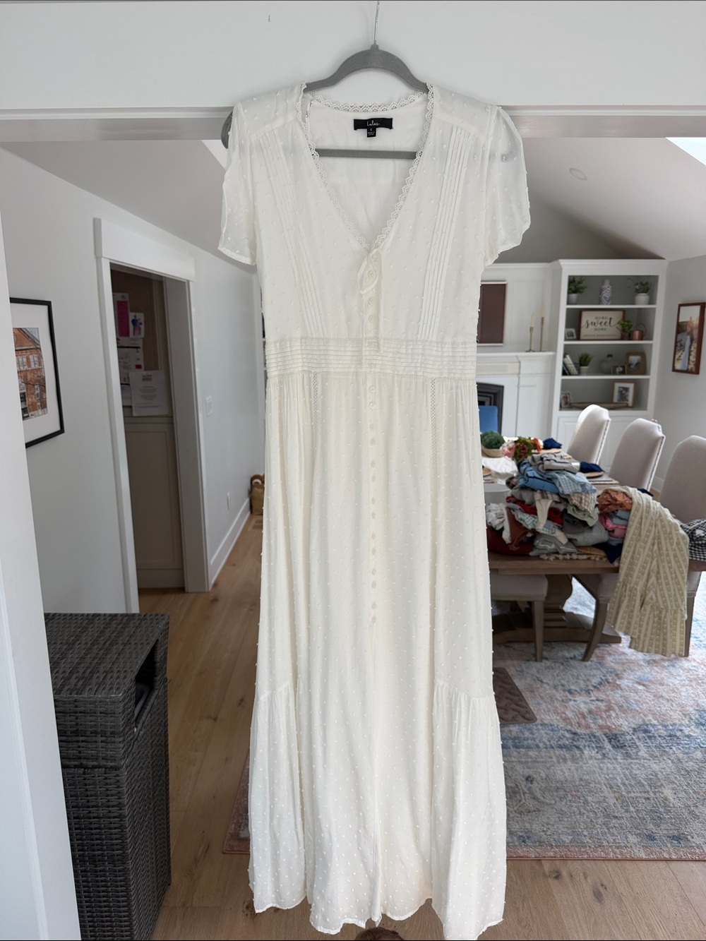 Lulu’s White Lightweight V-Neck Maxi Dress